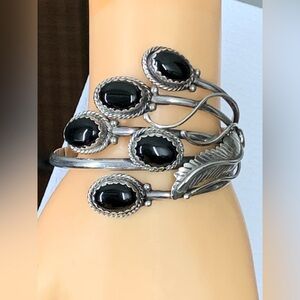 RARE - VINTAGE PLATEROINE NATIVE AMERICAN NAVAJO BLACK ONYX STERLING SILVER CUFF